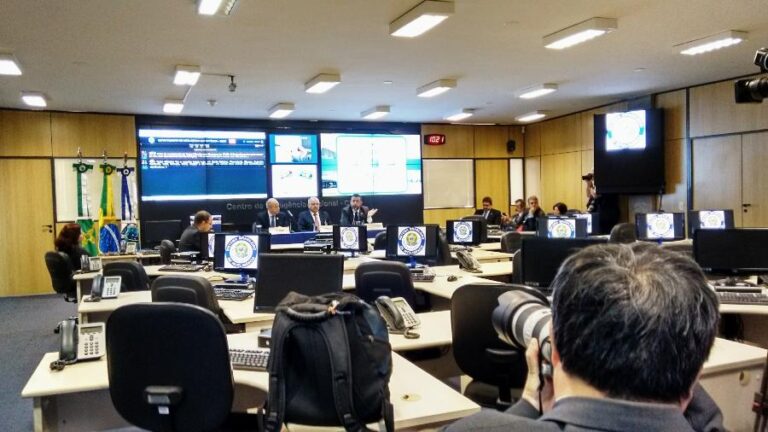 sala-de-monitoramento-do-centro-de-inteligencia-nacional-da-abin-agencia-brasileira-de-inteligencia-na-sede-do-orgao-em-brasilia-1626723817852_v2_900x506